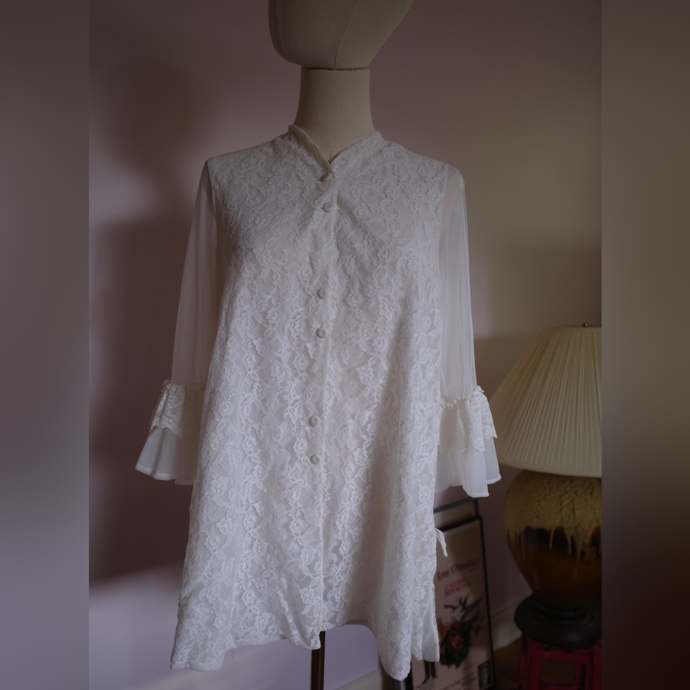 Vintage White Lace Blouse with Ruffle sleeve top